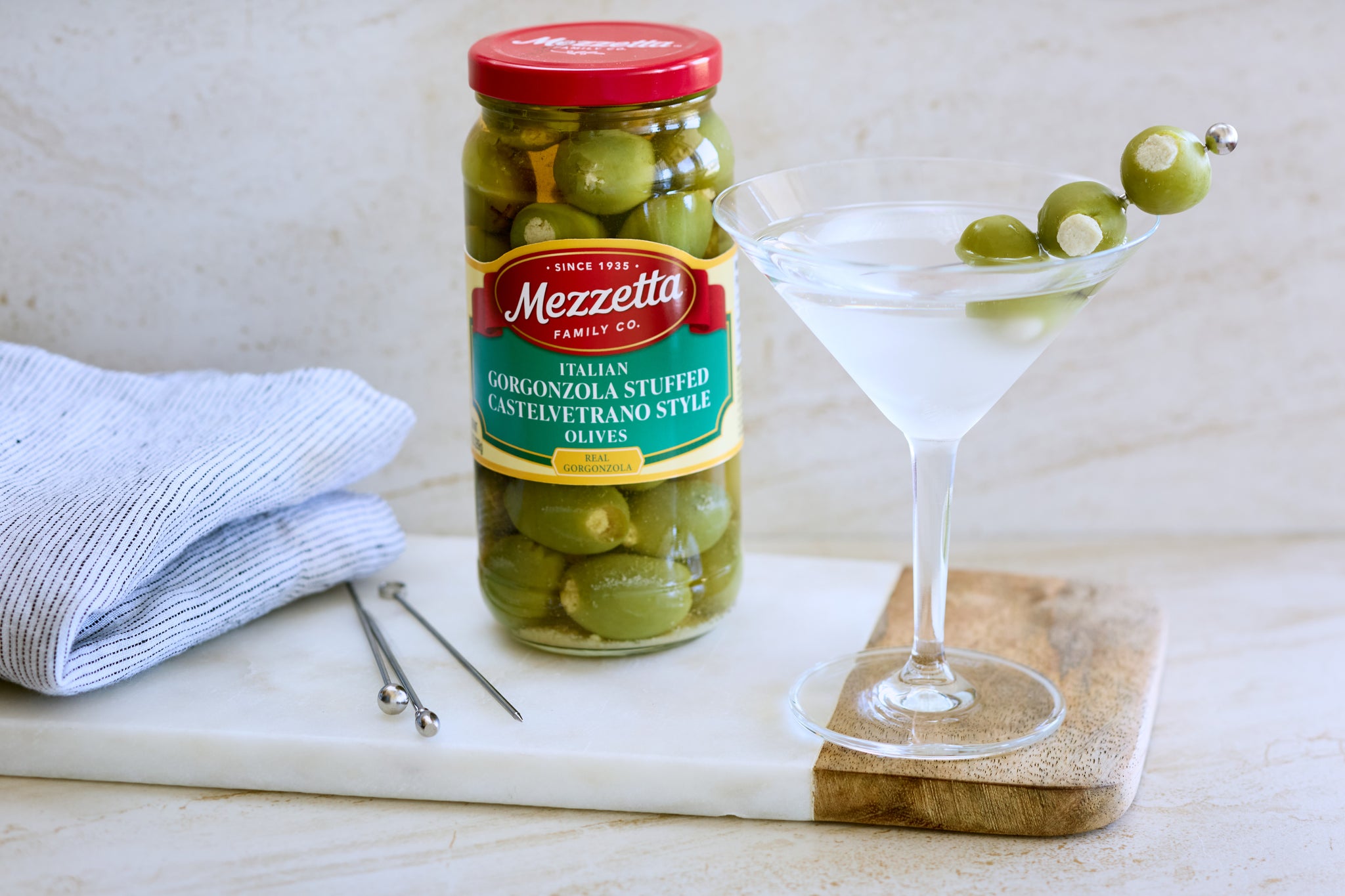 Italian Gorgonzola Stuffed Castelvetrano Olives – Mezzetta